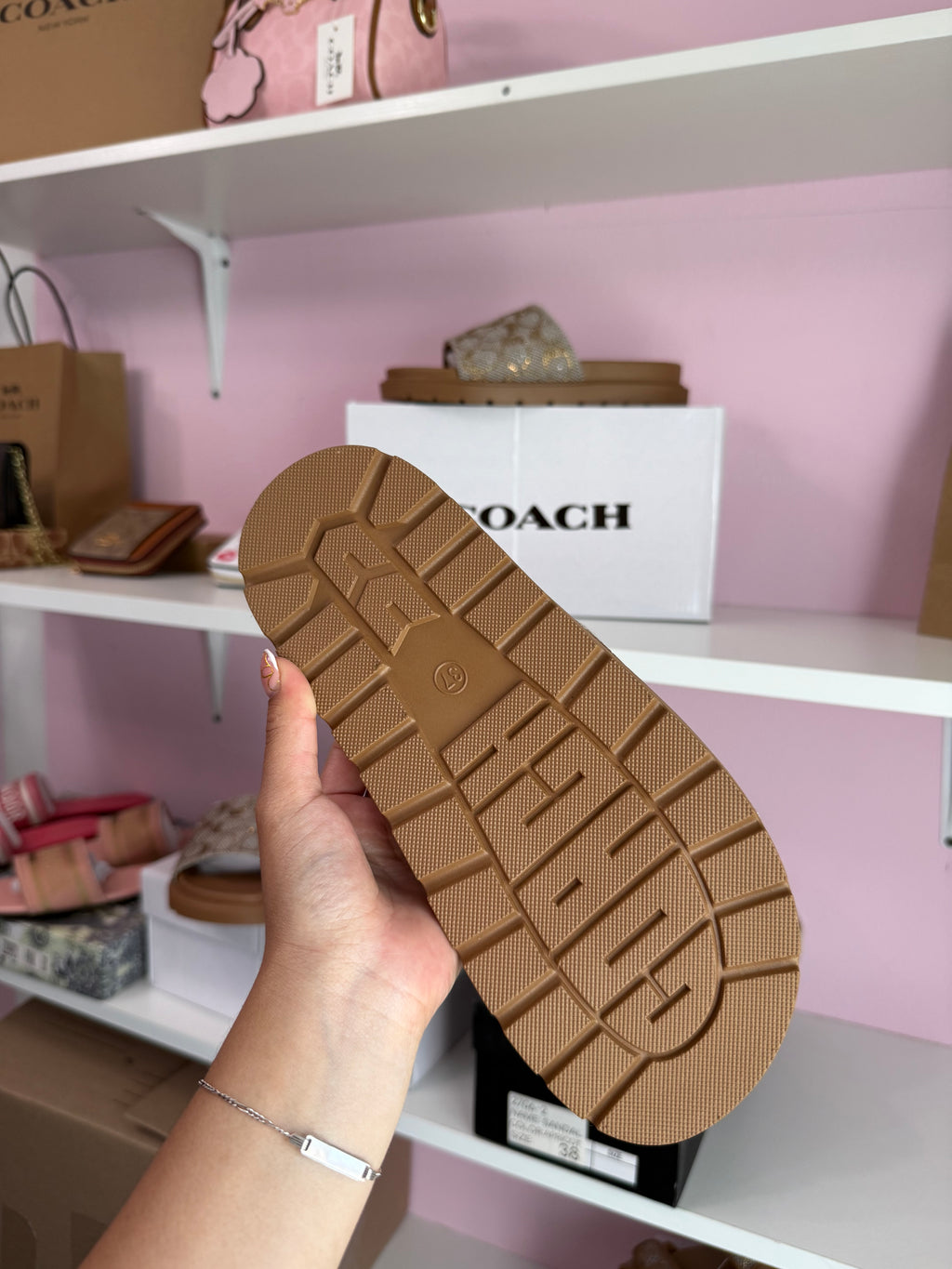Sandalia COACH Cafe brillante